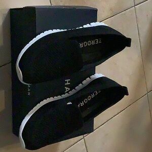 Cole Han Zerogrand slip on loafer. Black knit. Size 8.5